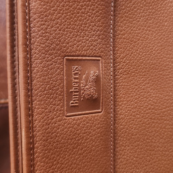 Burberry ( Burberrys ) Vintage Leather Clutch *OPEN TO REASONABLE OFFRRS* - Picture 11 of 11